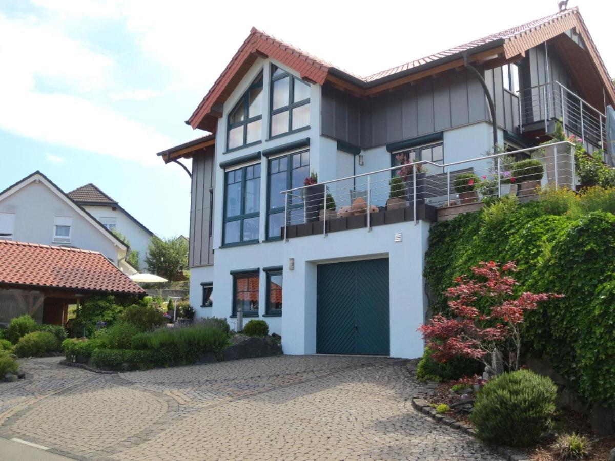 Holiday Flat With Idyllic Garden In Daun Exteriér fotografie